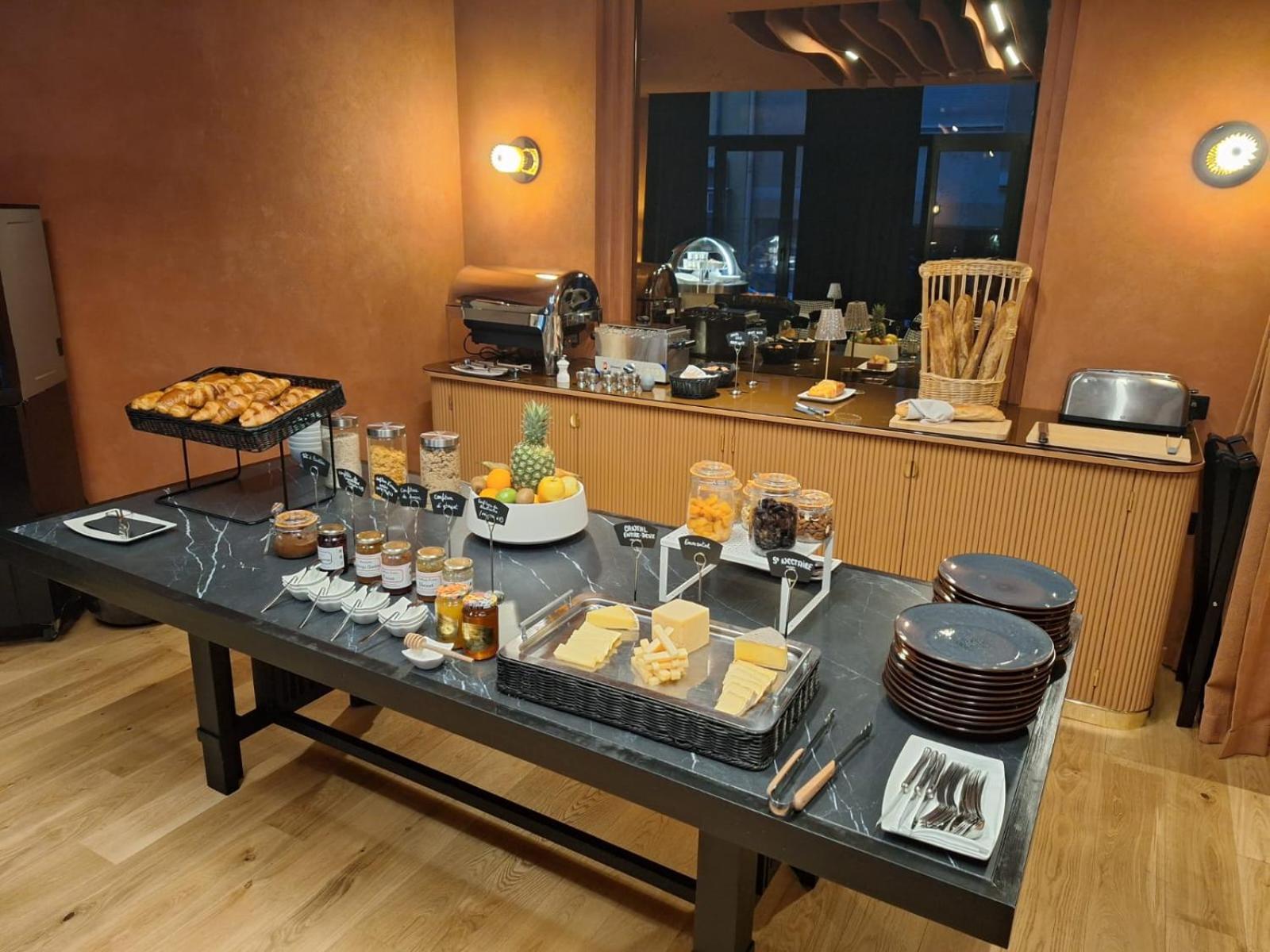 Hotel Et Restaurant Le Regina Le Puy-en-Velay Экстерьер фото